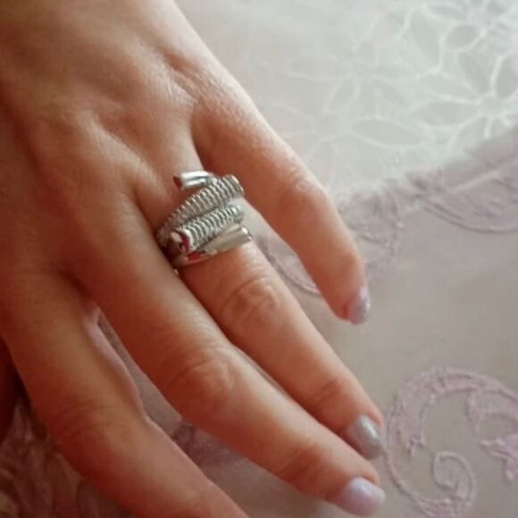 Luxury Silver Hug Ring Open Ring - Picture 2 of 2